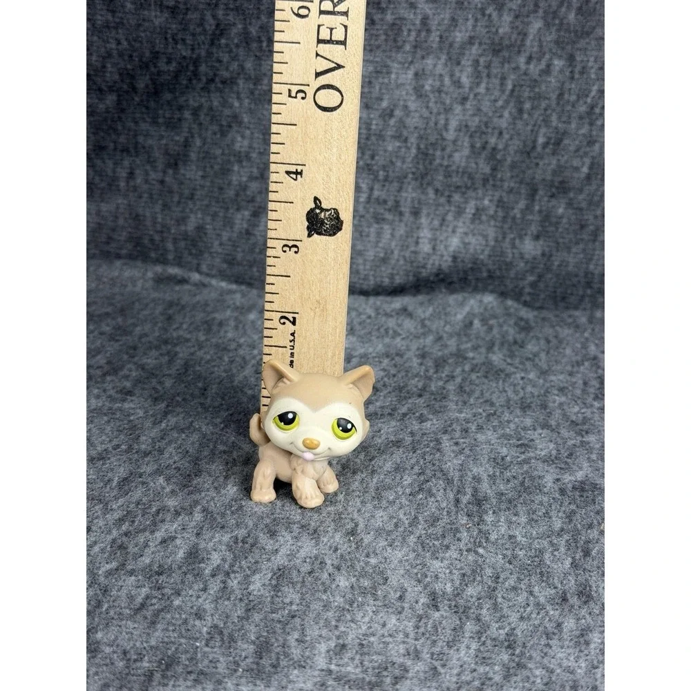 Hasbro Littlest Pet Shop Beige Husky Dog 358 Mini Figure 2006 Green Eyes LPS Toy